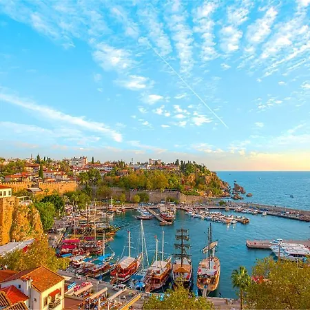 Modern & Cozy Apartment In Antalya City / Wifi + Pool アパート
